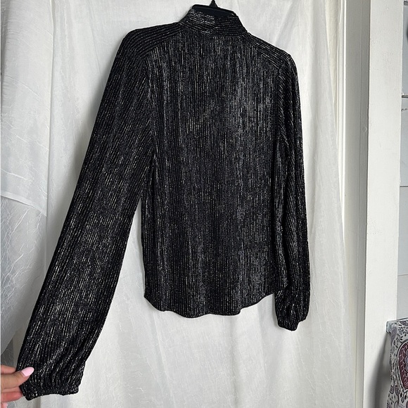 3/$20 💥 Long Sleeve Keyhole Bow Mock Neck Black & Silver Shimmery Blouse NWT - Picture 8 of 17
